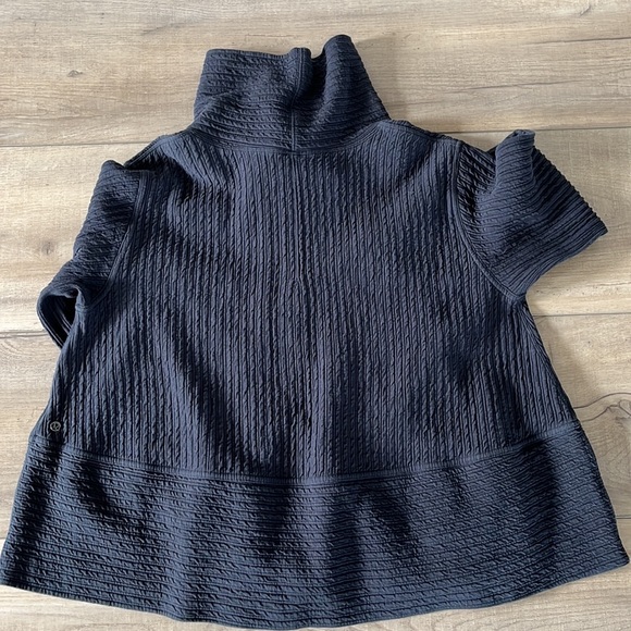 Lulu lemon sweater - Picture 2 of 4